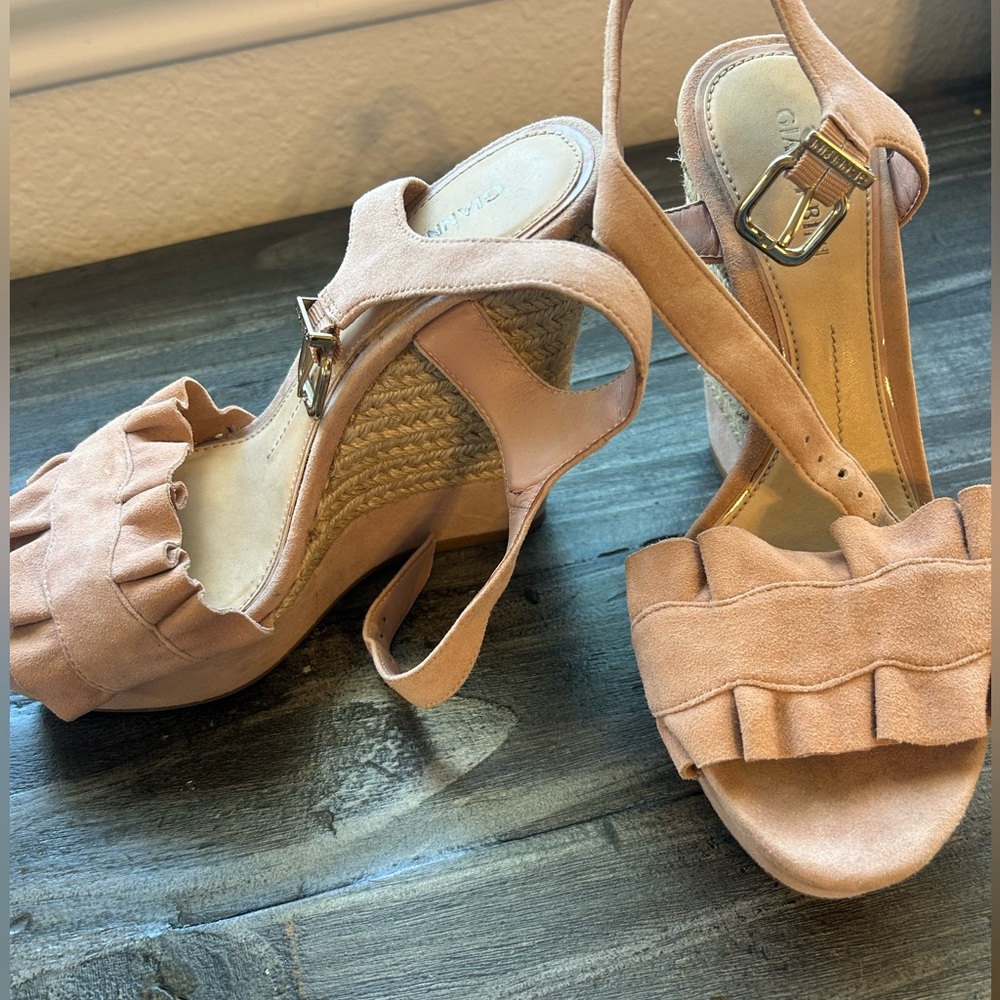 Gianni Bini Light Pink Suede wedges